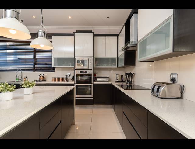 4 BEDROOM HOUSE FOR SALE IN EYE OF AFRICA ESTATE